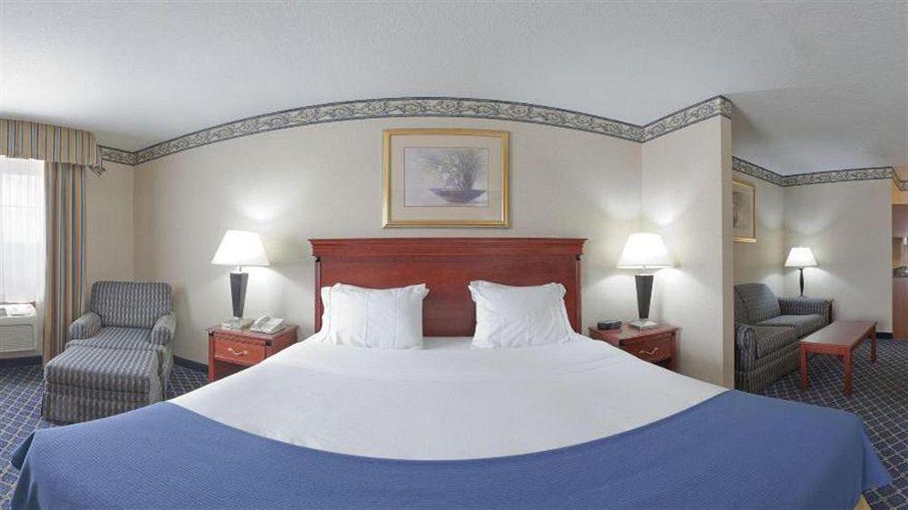 Holiday Inn Express & Suites Danville By Ihg Bagian luar foto