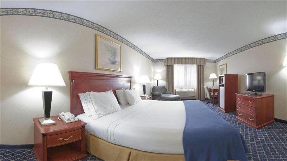 Holiday Inn Express & Suites Danville By Ihg Bagian luar foto