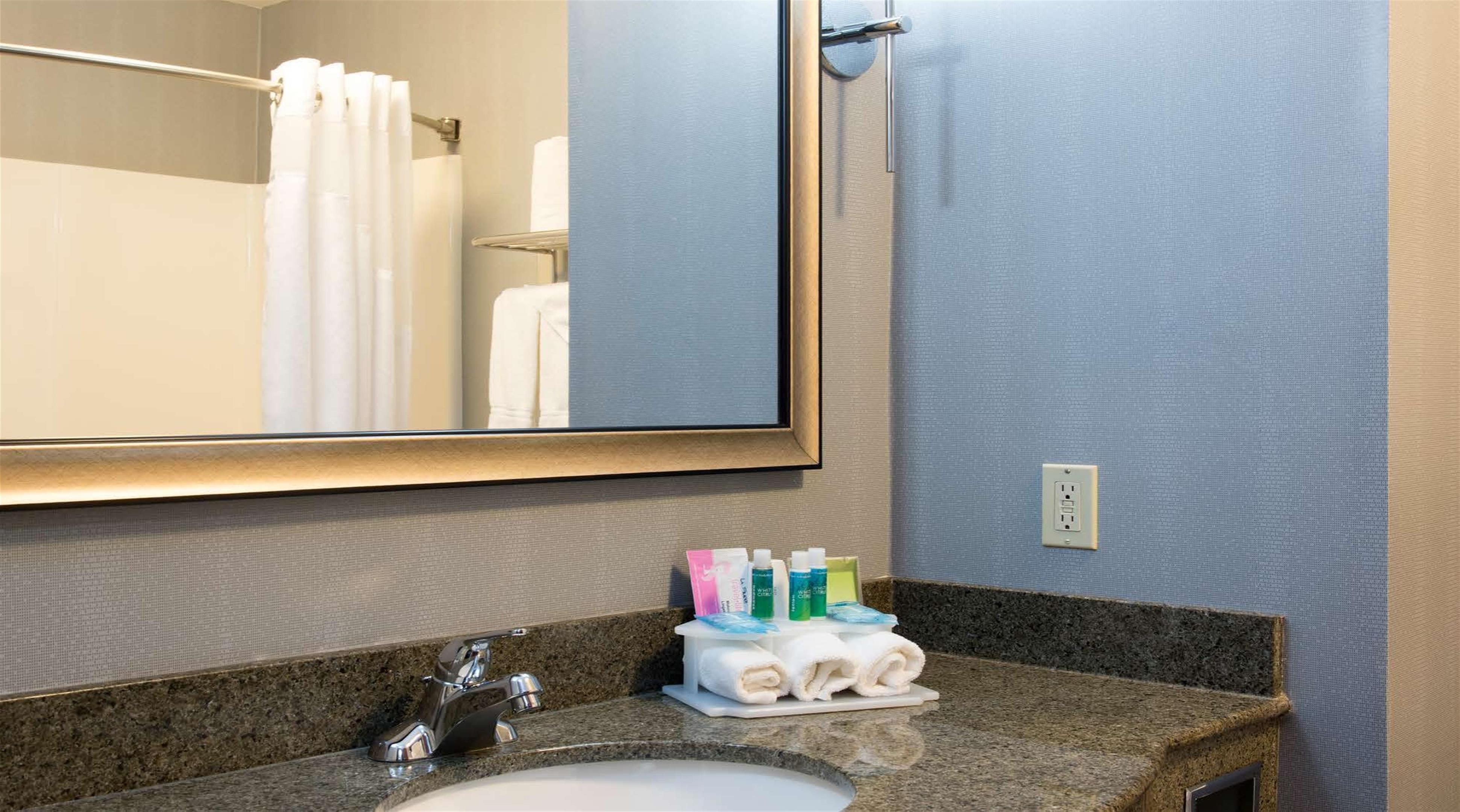 Holiday Inn Express & Suites Danville By Ihg Bagian luar foto