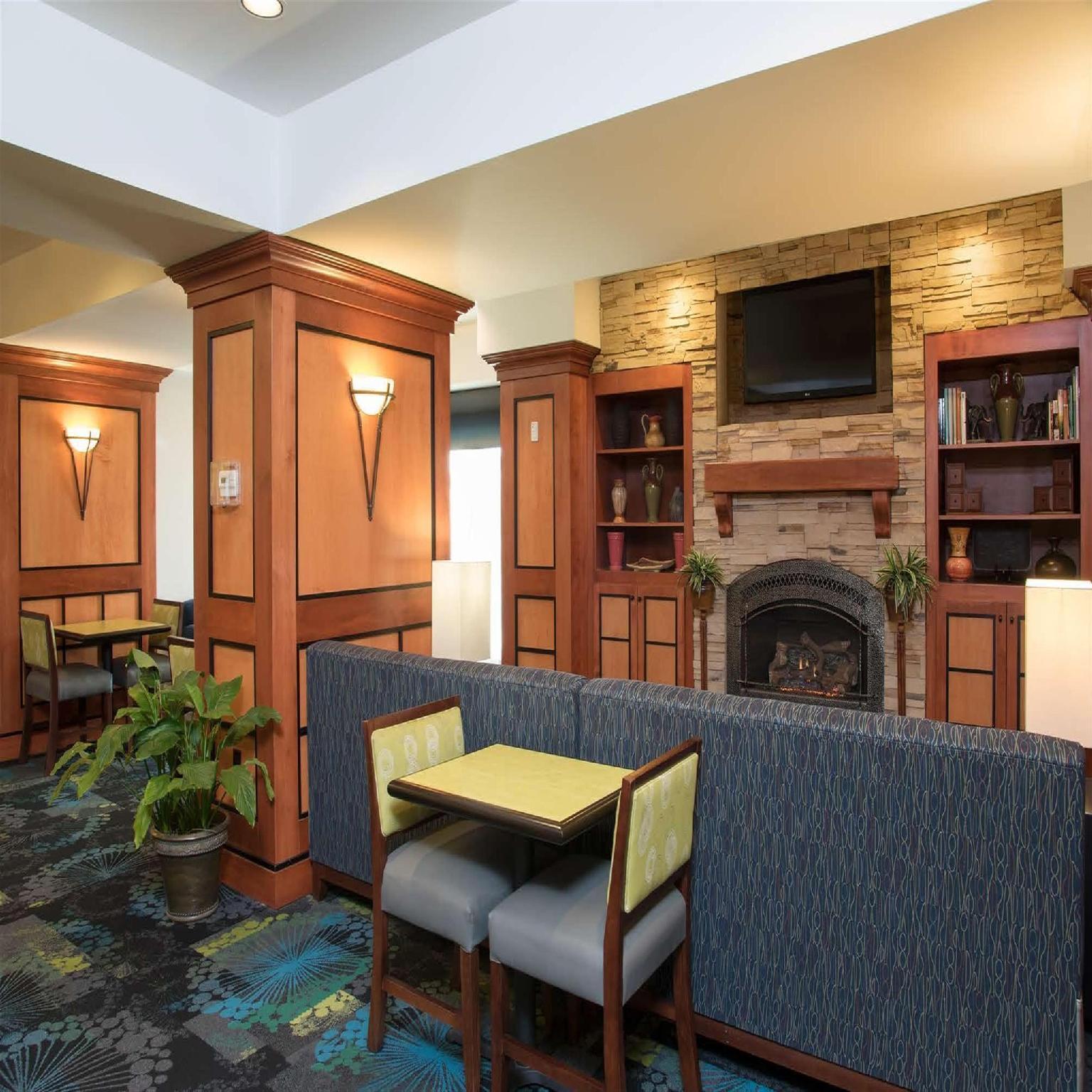 Holiday Inn Express & Suites Danville By Ihg Bagian luar foto