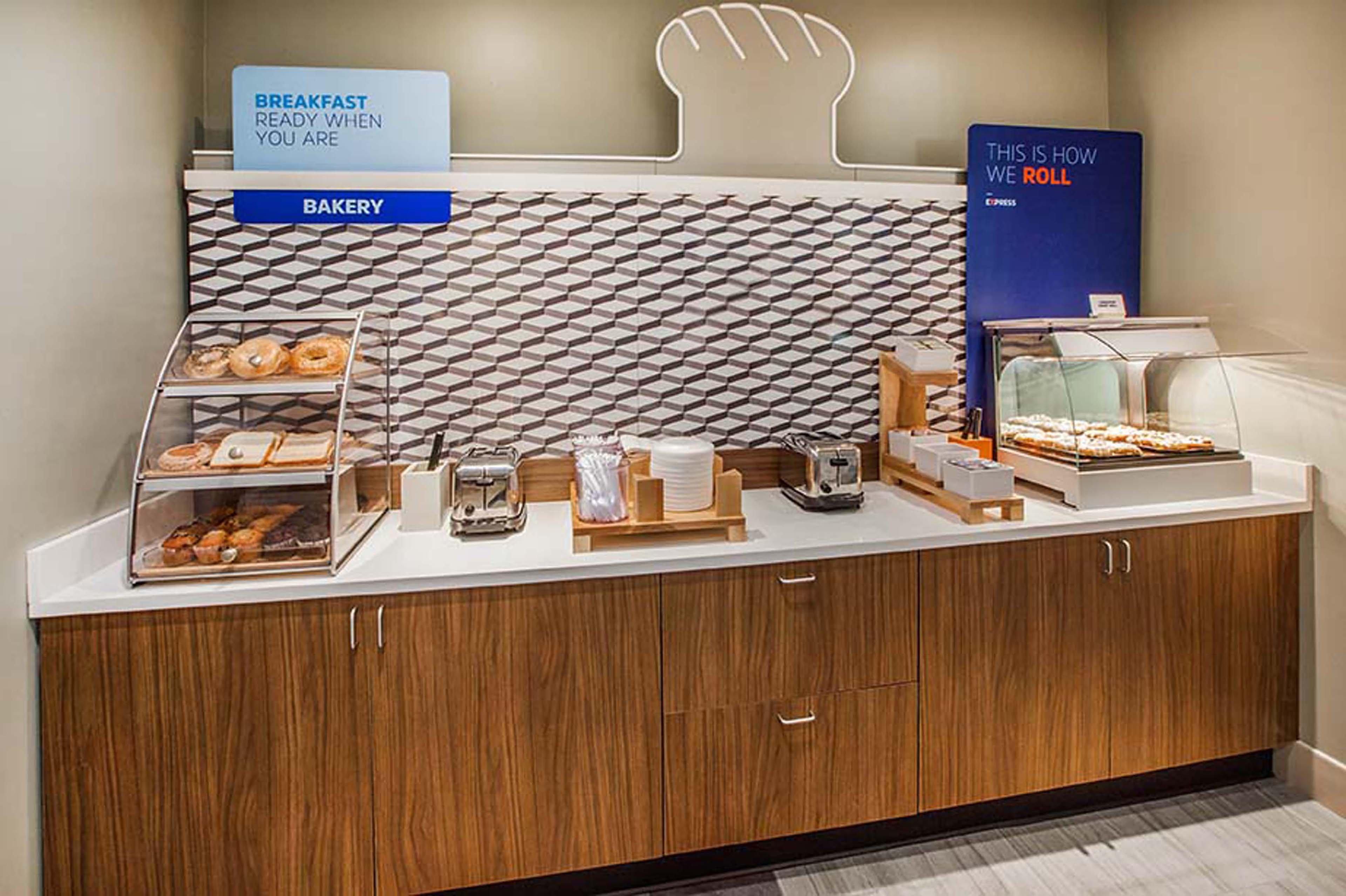 Holiday Inn Express & Suites Danville By Ihg Bagian luar foto